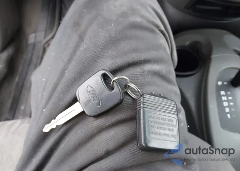 2005 Ford Focus Zx4 z USA, uszkodzony, nr VIN 1FAFP34N25W140901